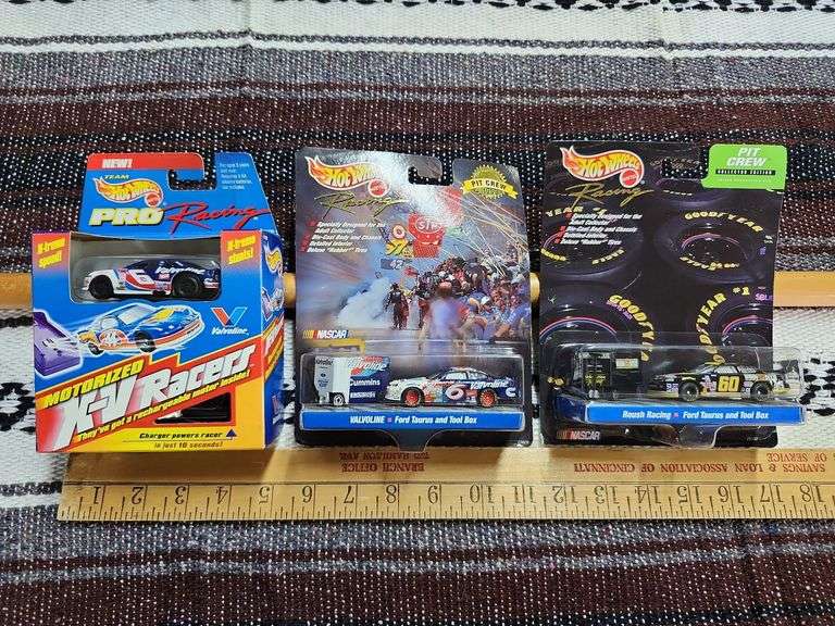 2 Hot Wheels Racing Pit Crew 1 Motorized X V Racer In Packages Auction Ohio