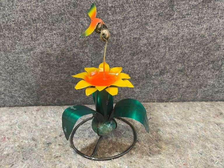 Metal Outdoor Flower With Hummingbird