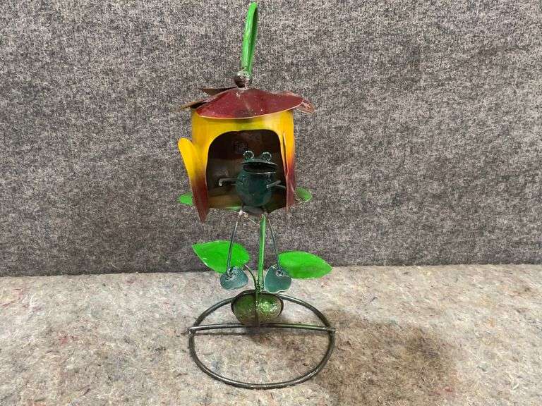 Metal Oudoor Flower With Frog