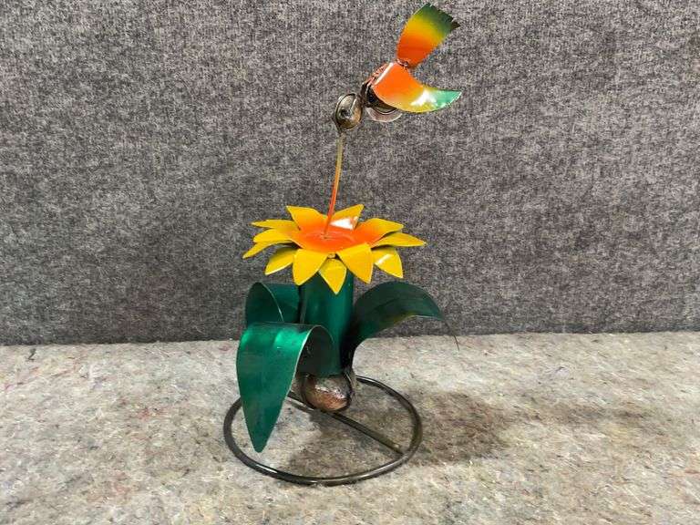 Metal Outdoor Flower With Hummingbird