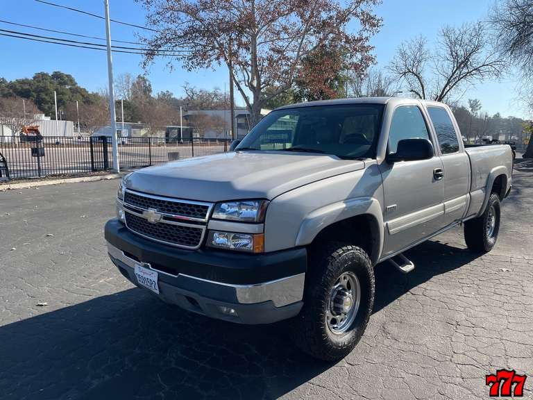 2005 Chevrolet 2500 4x4 diesel with 274k miles