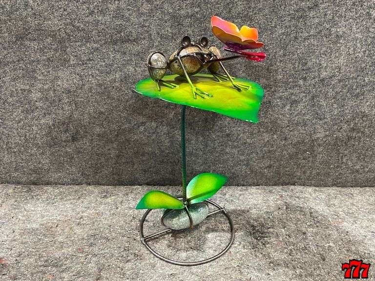 Metal Lily Pad W/ Frog & Butterfly