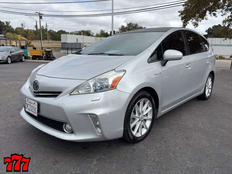 2013 Toyota Prius V Five w/190K Miles (Hybrid)