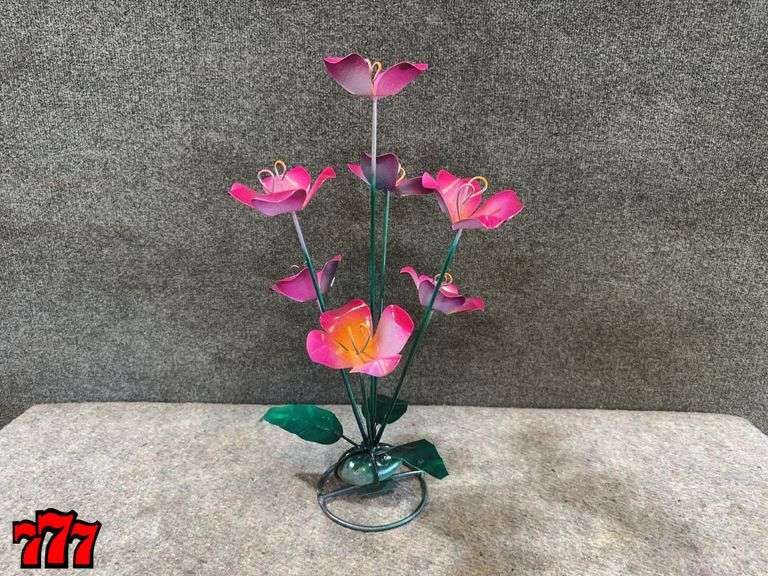 21” Tall Pink Metal Flower Stand