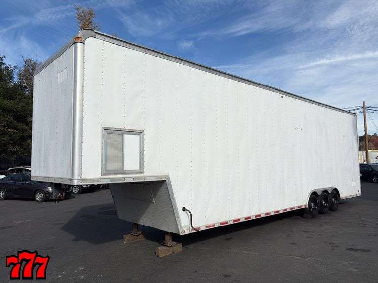 2004 United 42’ Stacker Trailer (Hydraulic Lift)