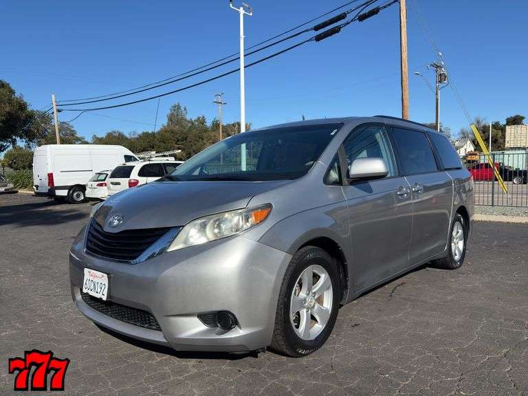 2011 Toyota Sienna LE w/159K Miles