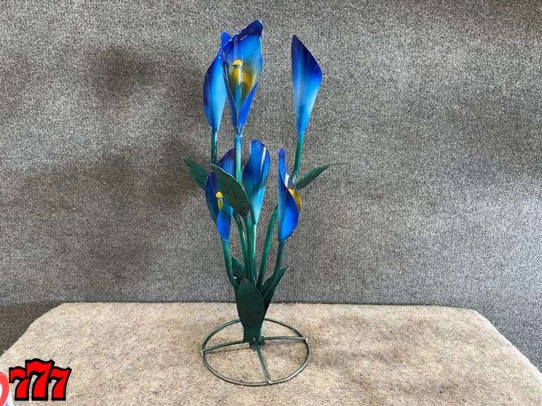 29” Tall Metal Blue Flower Stand