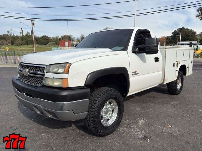 2005 Chevrolet Silverado 3500 4X4 w/225K Miles (Diesel)