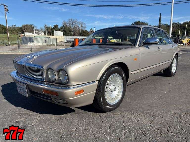 1996 Jaguar XJ Series Vanden Plas w/80K Miles