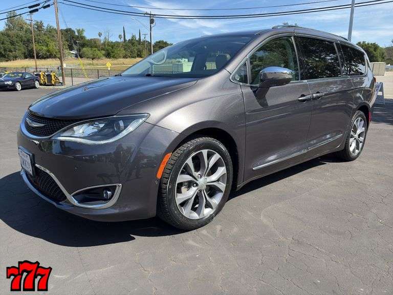 2017 Chrysler Pacifica Limited w/101K Miles