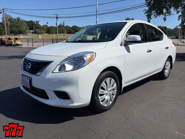 2014 Nissan Versa w/155K Miles