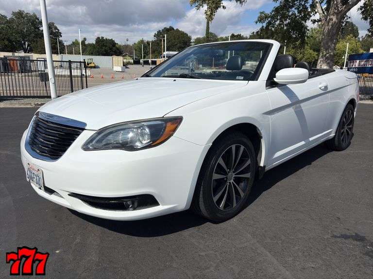 2012 Chrysler 200 S Convertible w/40K Miles