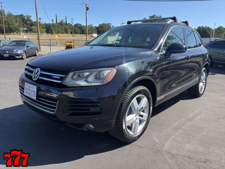 2013 Volkswagen Touareg Hybrid AWD w/145K Miles