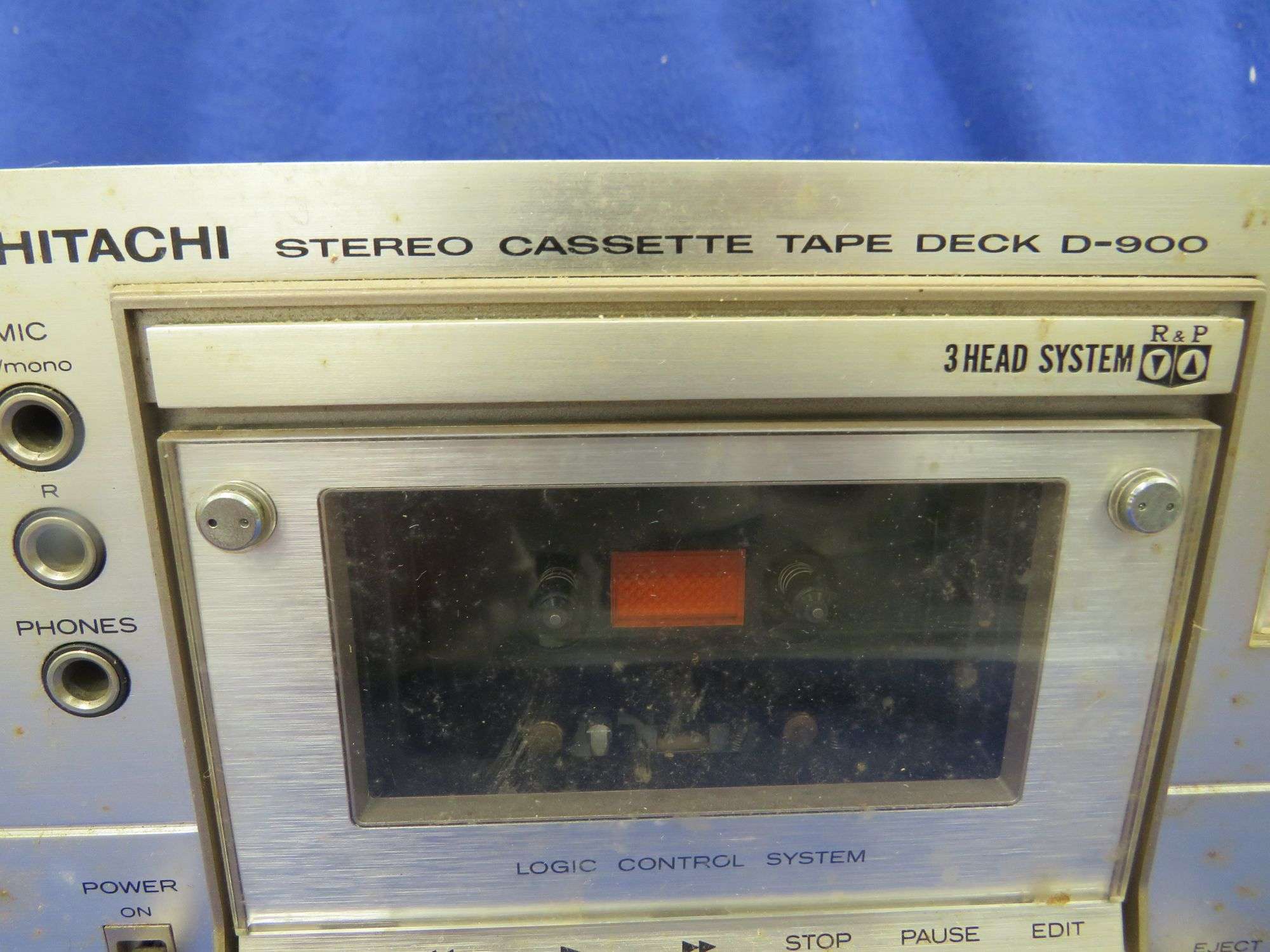 Hitachi stereo cassette deck D-900. Powers up - AAA Auction and Realty