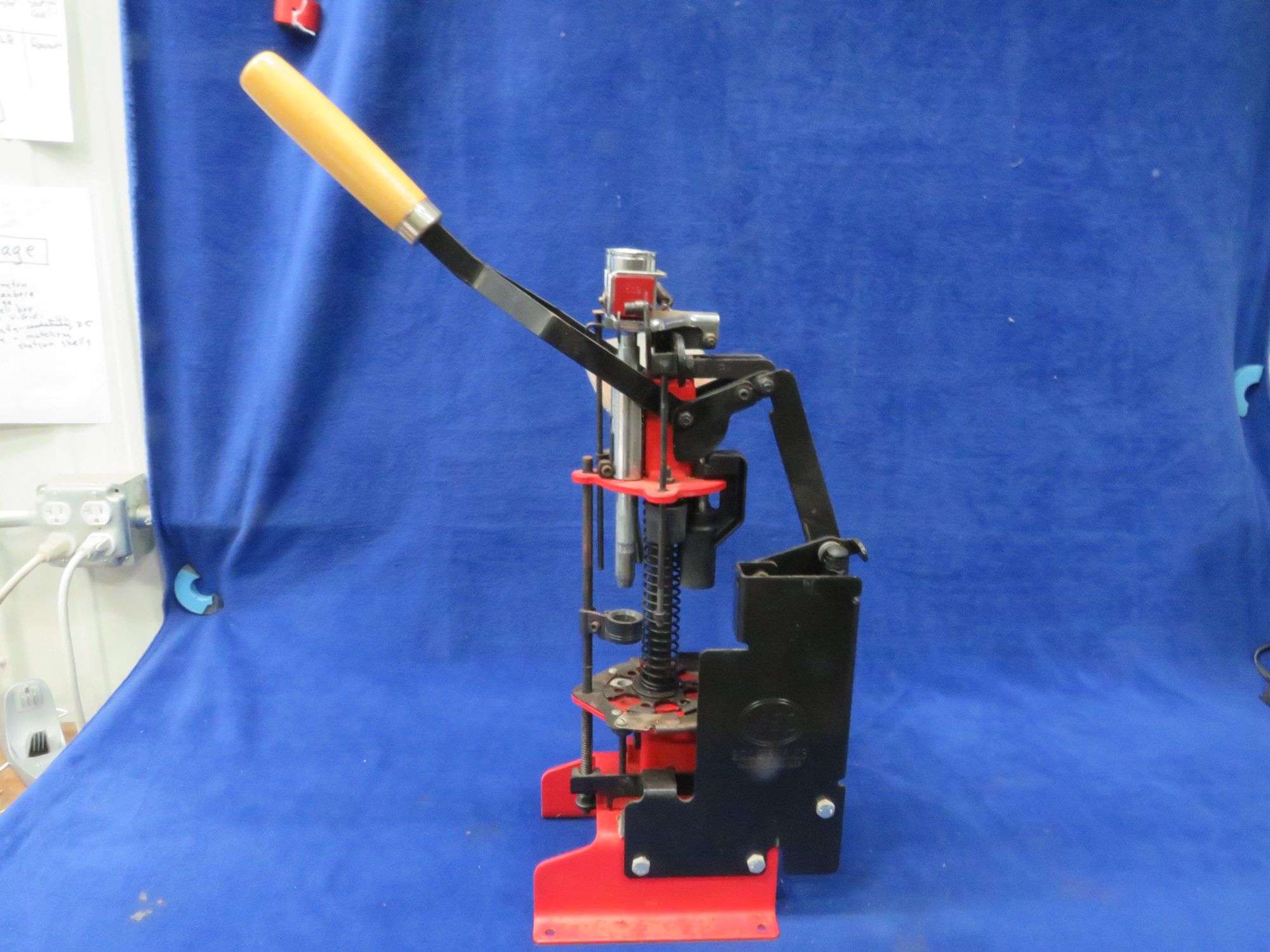 MEC 9000 series 12-ga. progressive reloader with shot and powder bar. - AAA  Auction and Realty