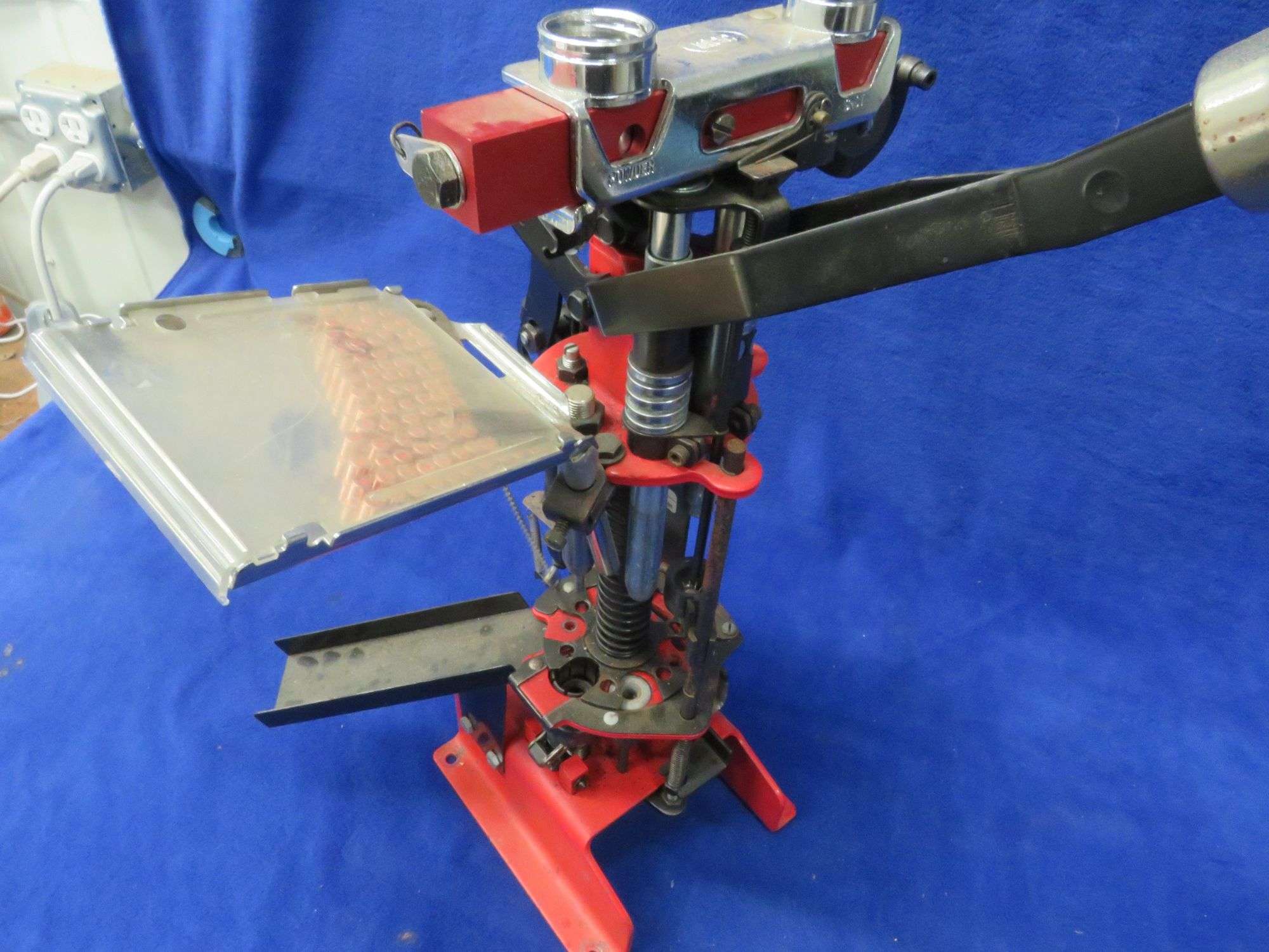 MEC 9000 series 12-ga. progressive reloader with shot and powder bar. - AAA  Auction and Realty