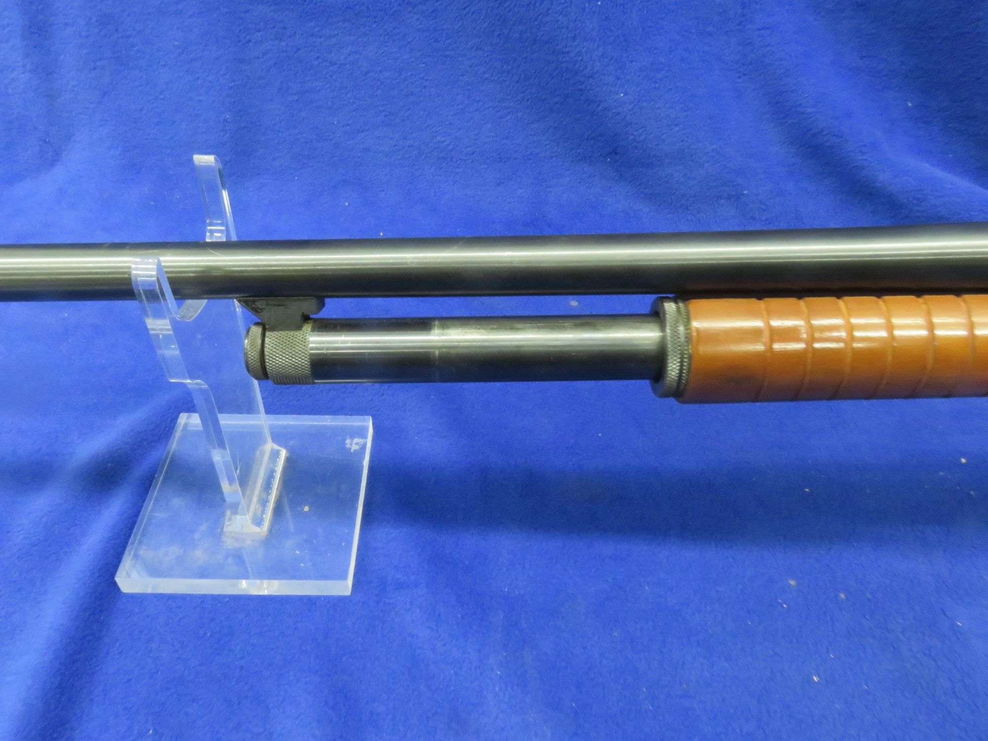 Westernfield Model: XNH 565-F 12 gauge pump in very good condition