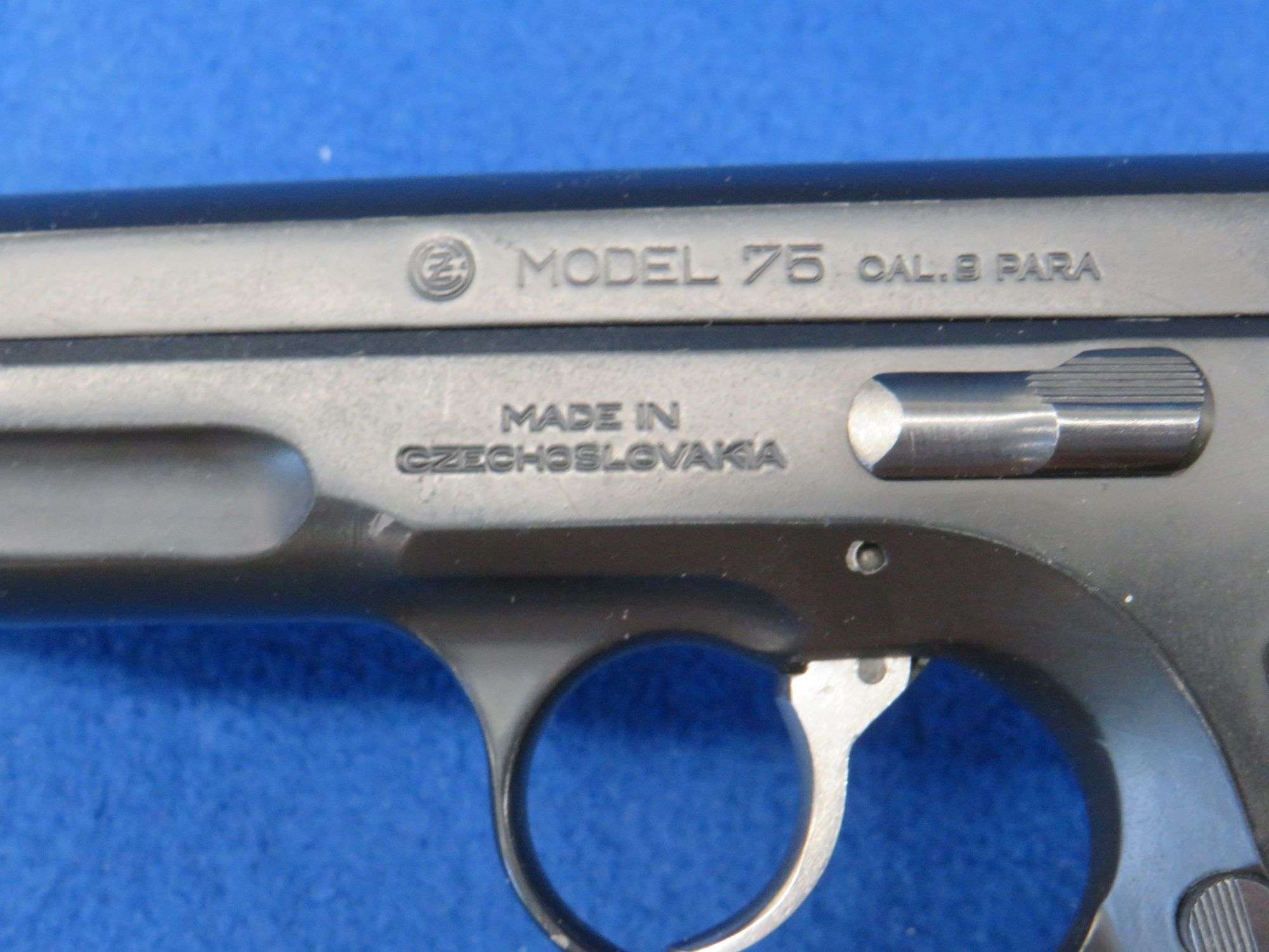 CZECHOSLOVAKIA製　75 cal.9 para パックマイヤー CZ Model 75 9 Para semi-automatic pistol and magazine. SN 130309