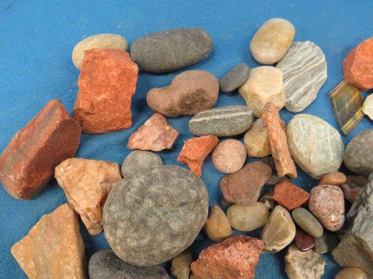 Decorative rocks including some polished ones - AAA Auction and Realty