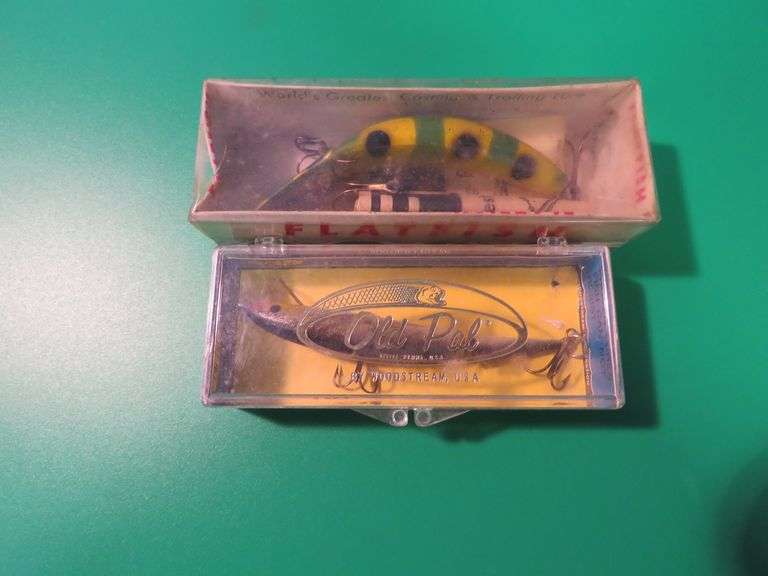 Vintage Woodstream jointed Old Pal in the box and a Helin 4" frog spot Flatfish in a box with papers