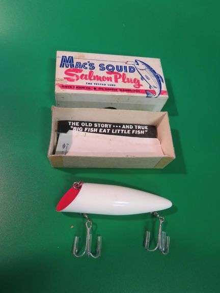 Floyd Tucker Co. 4" Mac's Squid Salmon plug in  like-new condition with the box and papers