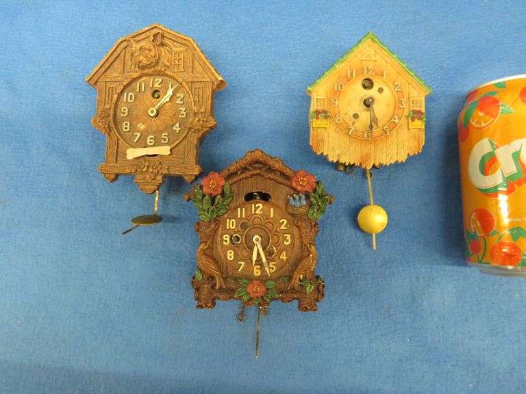 Two Keebler and one Columbia vintage clock for parts or repair