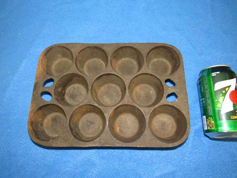 Cast iron muffin pan