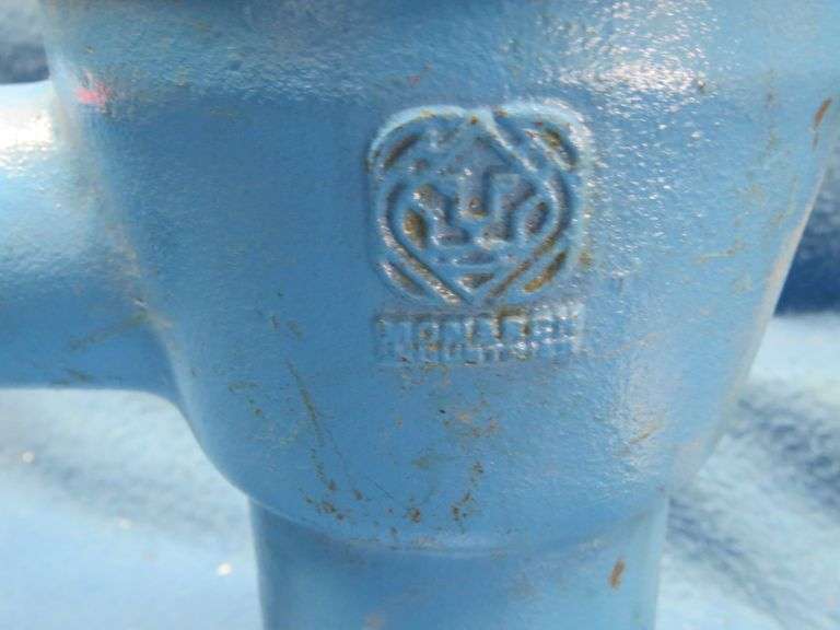 Hand pump
