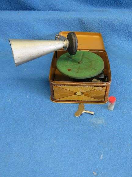 Bing Pigmy phonograph - Germany, works