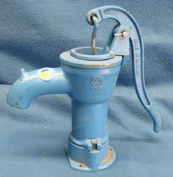 Hand pump