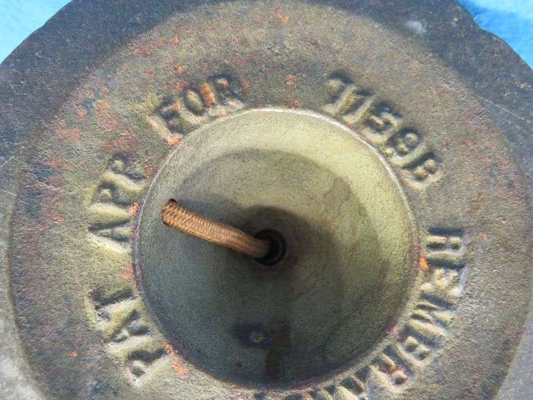 Antique 7159B Rembrandt Genie cast iron lamp with globe