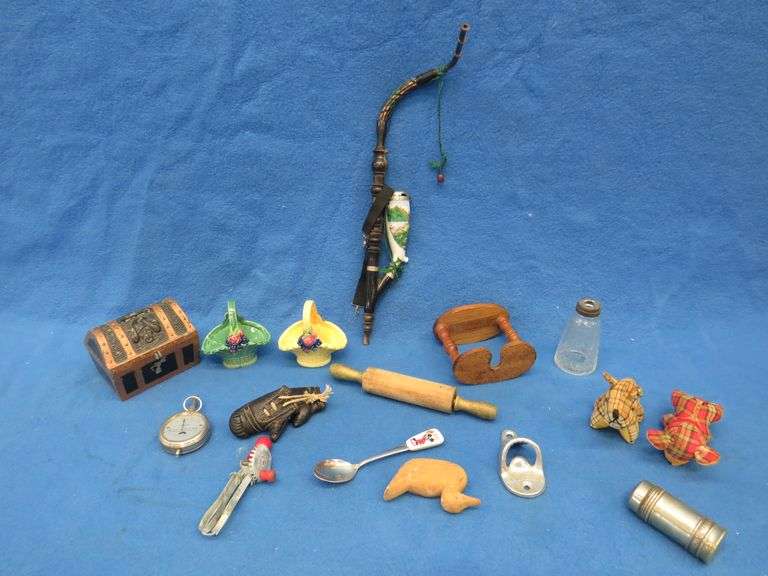 Collectible smalls including a child's egg beater, old amp gauge, vintage pipe, and more