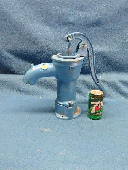 Hand pump