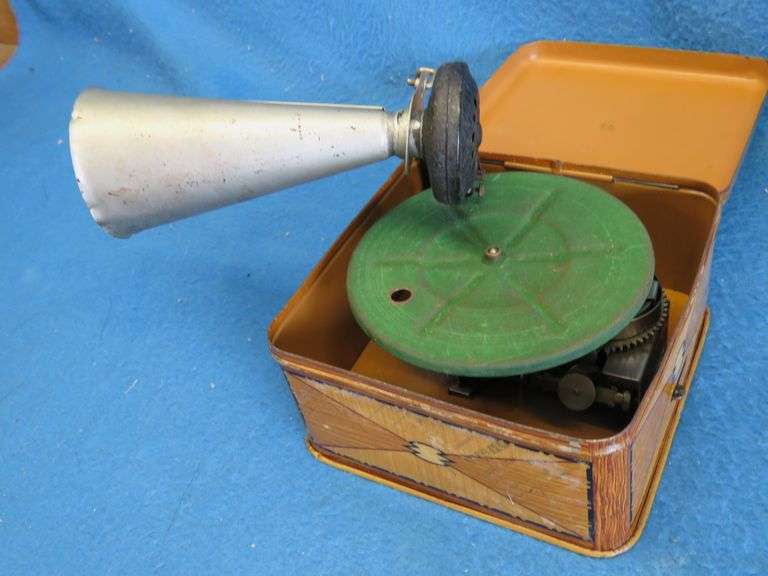 Bing Pigmy phonograph - Germany, works