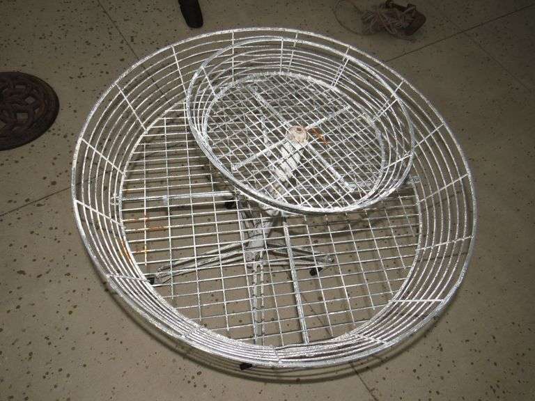 Rolling wire stand