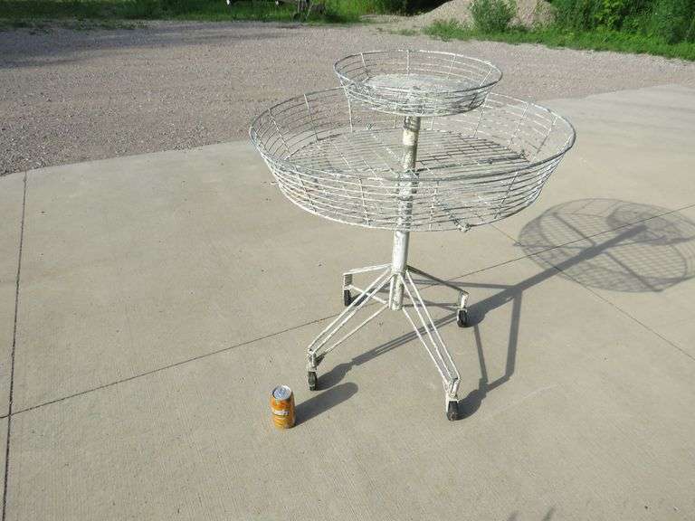 Rolling wire stand