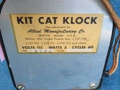 Vintage working  Bakelite  Kit Cat Klock with glow in the dark eyes.  Eyes move back and forth.  No 