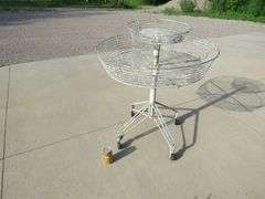 Rolling wire stand
