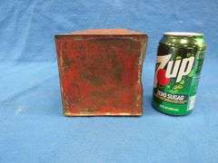 Antique tin container for oil from the National Oil & Grease Co. in Minneapolis