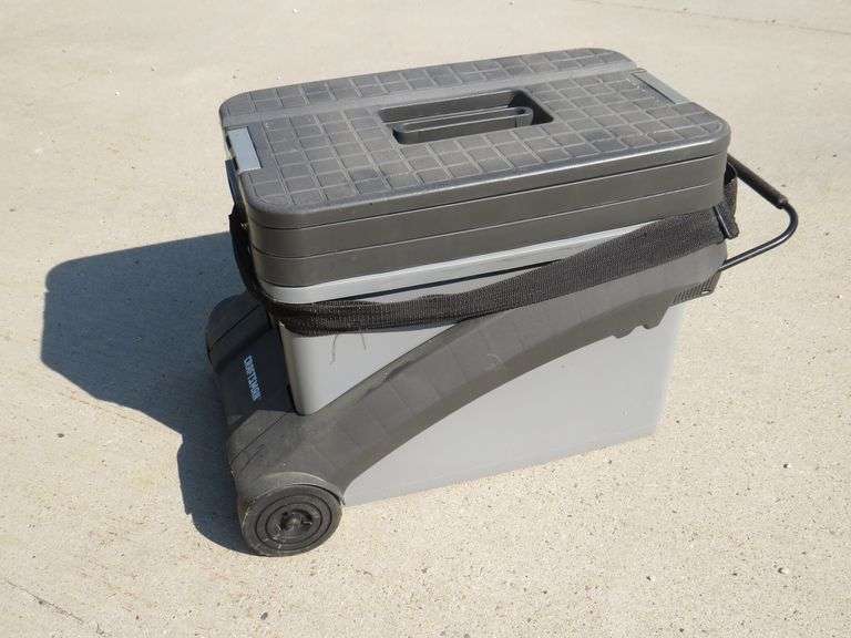 Craftsman rolling toolbox with removable trays.  21" x 17" x 13"