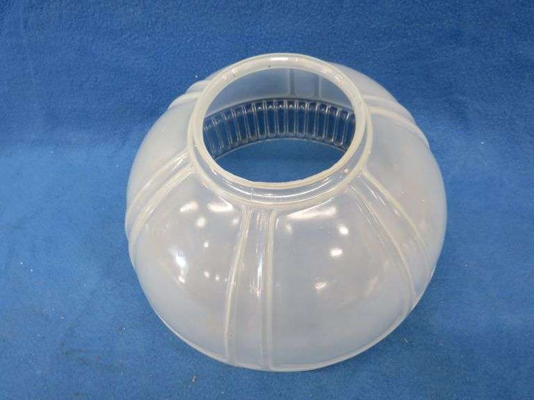 Glass shade in very good condition
