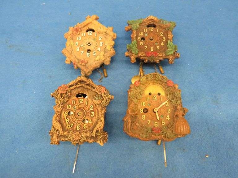 Three Keebler and one unknown clocks for parts or repair
