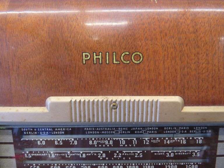 Philco 40-155 table-top tube radio.  Untested.
