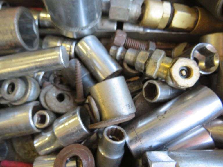 Large lot of mechanics tools including ratcheting gear wrenches from MATCO, Craftsman sockets and ra