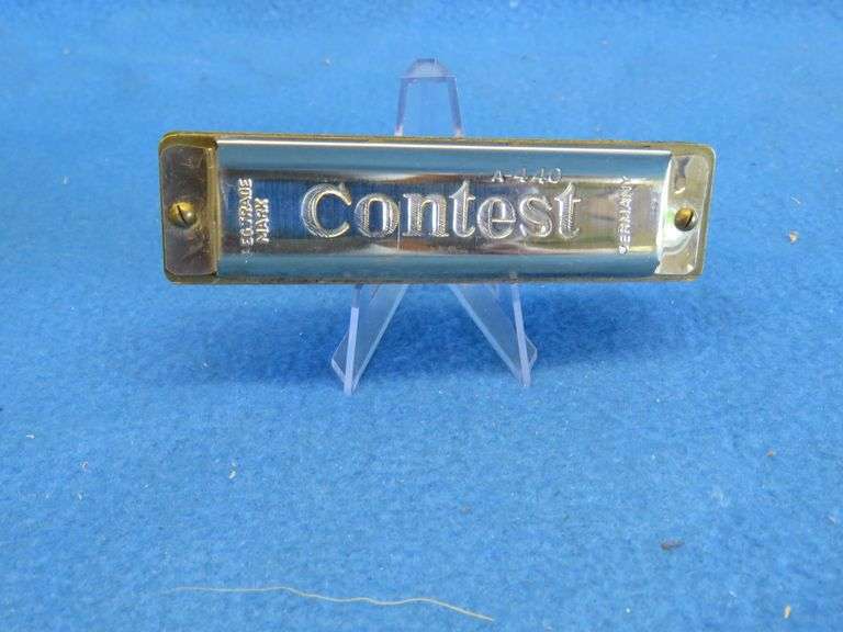 Schunk Contest 10-hole diatonic harmonica in the key of C. Sounds great.