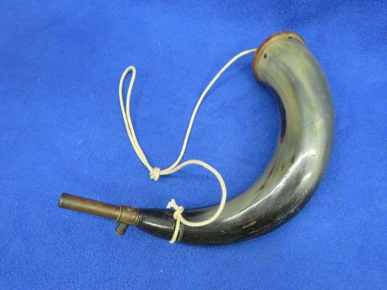 Decorative powder horn