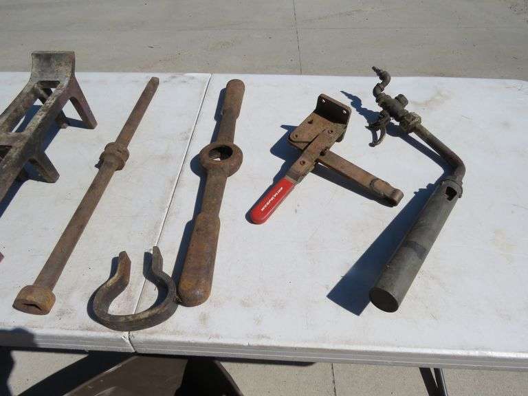 Two log grates and more log cast iron