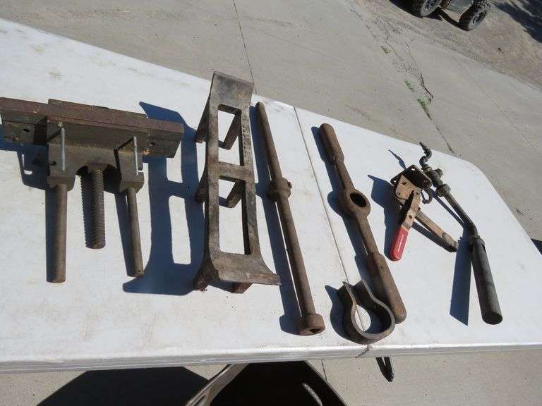 Two log grates and more log cast iron