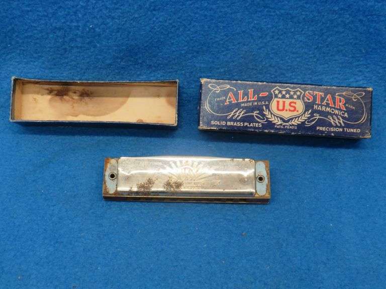 Harmonic Reed Co. All-Star 10-hole diatonic harmonica.  Sounds great.  Has some surface rust.