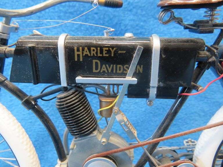 Xonex 1903 Harley-Davidson model.  Seat needs to be reglued.